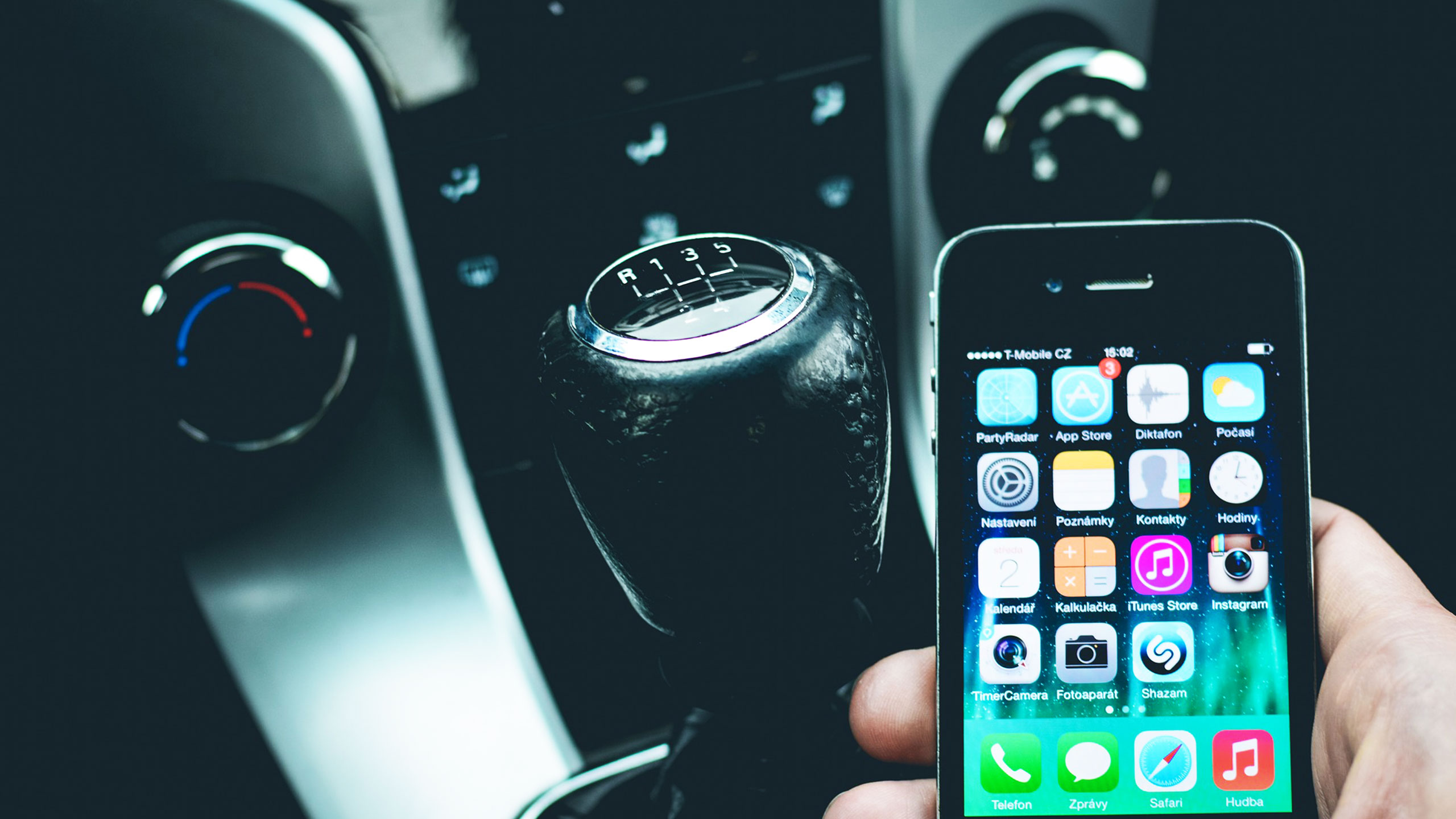 Iphoneなどのスマホを車の中で聴くためにはどうしたらいい Iphoneなどのスマホを車の中で聴くためにはどうしたらいい