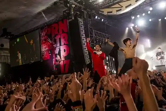 Kyuso Nekokami, live